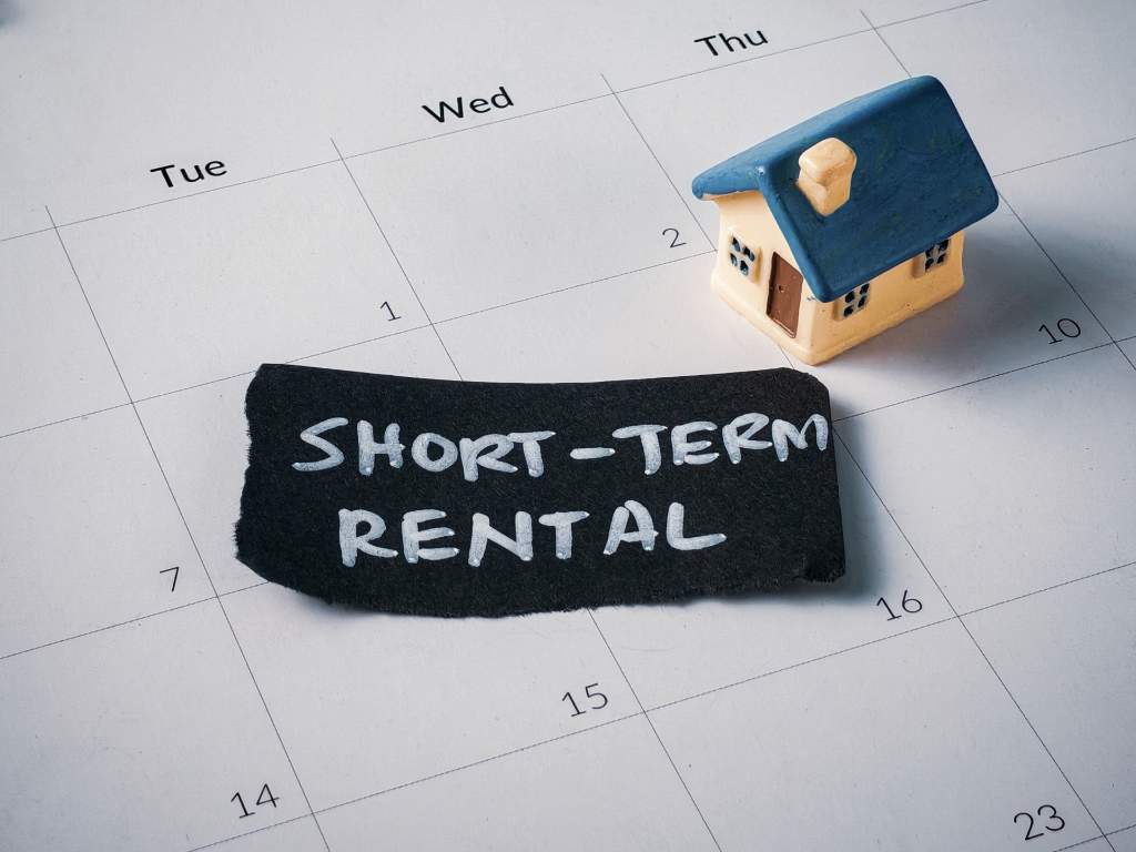 How to Check If a Florida Community Allows Short-Term Rentals Before You Buy
